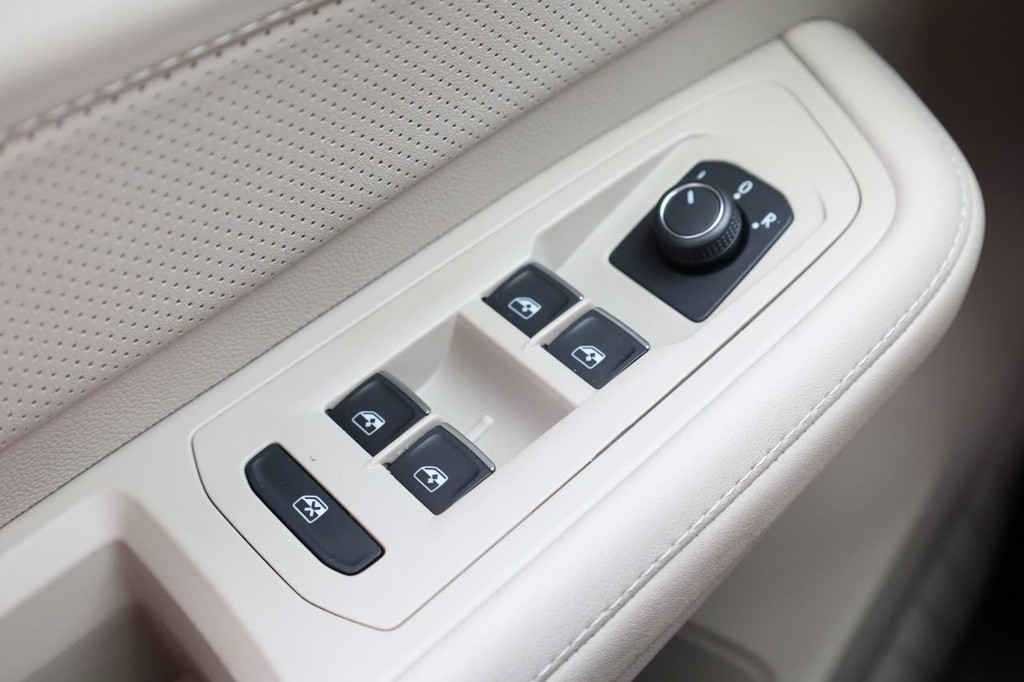 Volkswagen Atlas Vehicle Full-screen Gallery Image 19