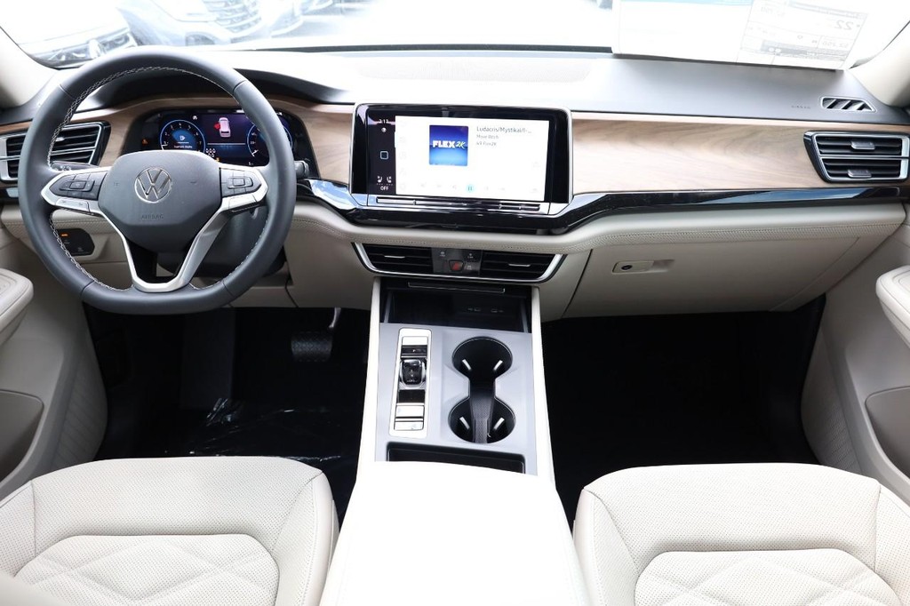 Volkswagen Atlas Vehicle Full-screen Gallery Image 23