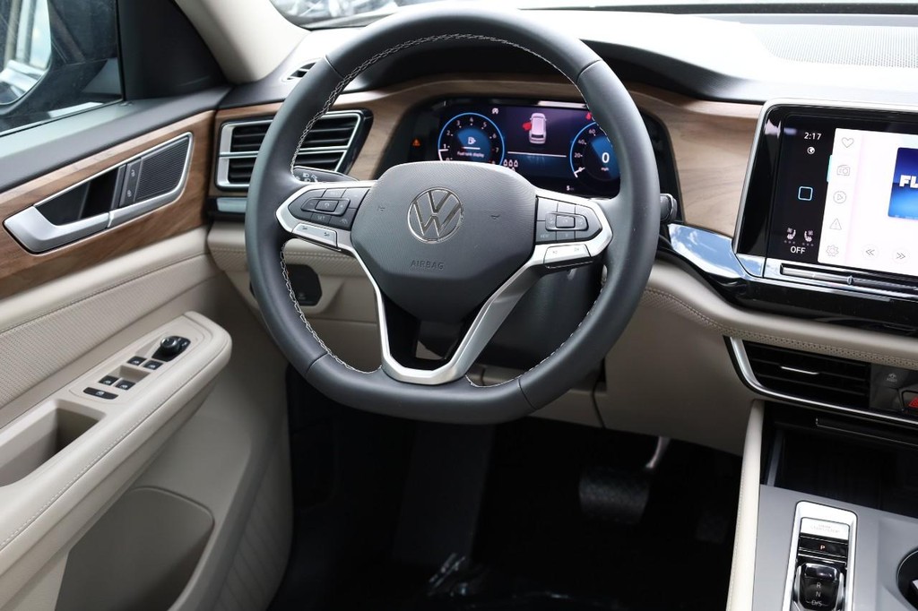 Volkswagen Atlas Vehicle Full-screen Gallery Image 24