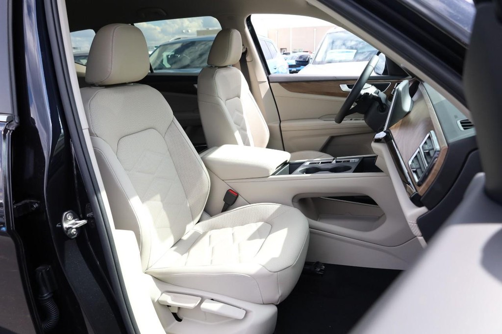 Volkswagen Atlas Vehicle Full-screen Gallery Image 28