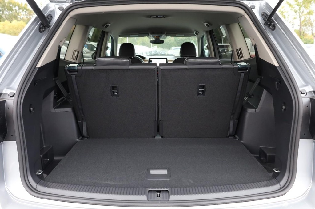 Volkswagen Atlas Vehicle Full-screen Gallery Image 7