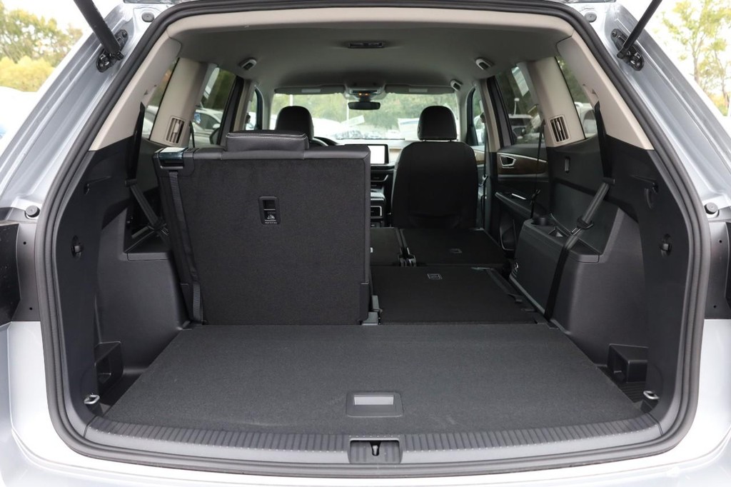 Volkswagen Atlas Vehicle Full-screen Gallery Image 8