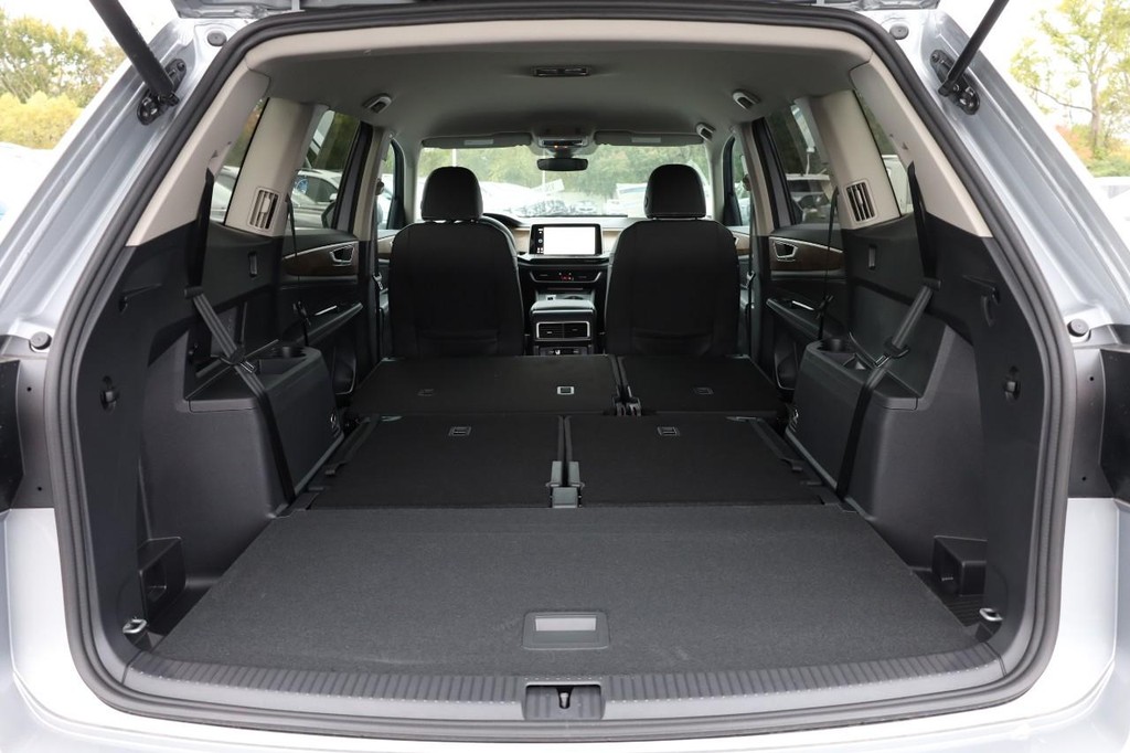 Volkswagen Atlas Vehicle Full-screen Gallery Image 9