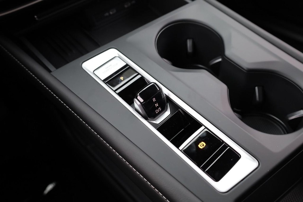 Volkswagen Atlas Vehicle Full-screen Gallery Image 17