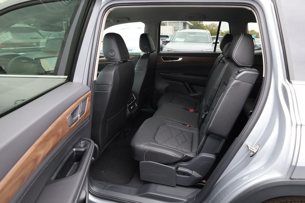 Volkswagen Atlas Vehicle Full-screen Gallery Image 22