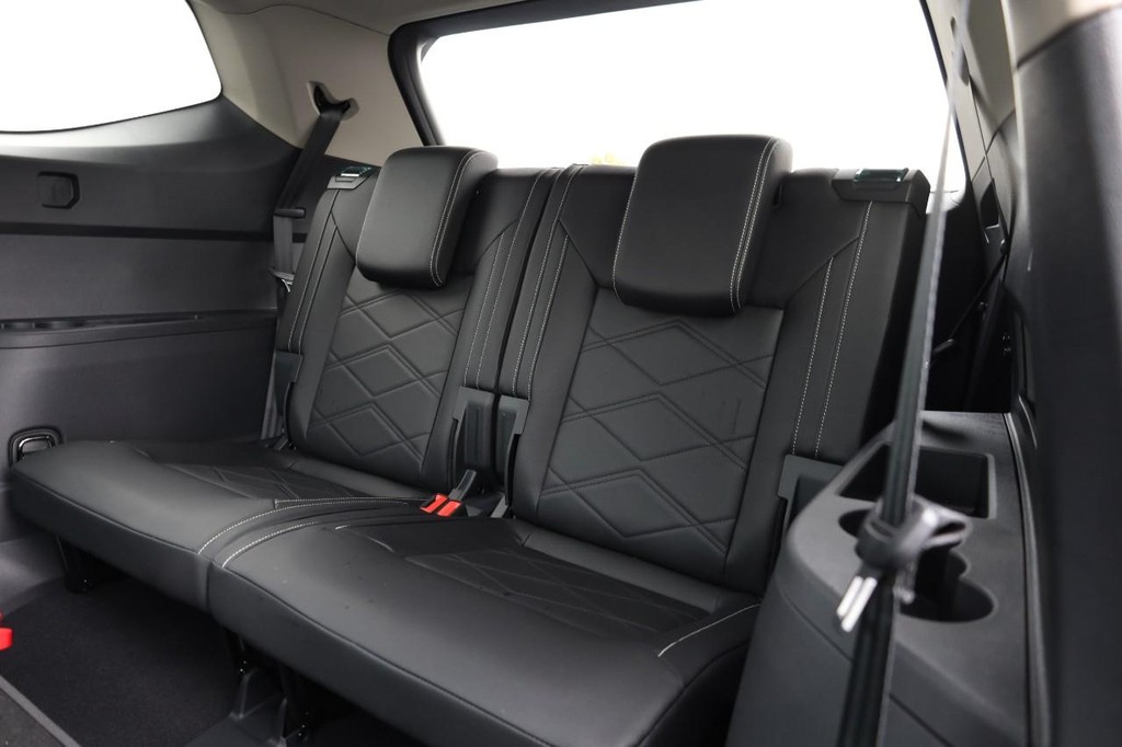 Volkswagen Atlas Vehicle Full-screen Gallery Image 26