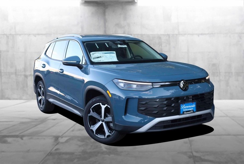 Volkswagen Tiguan Vehicle Full-screen Gallery Image 2