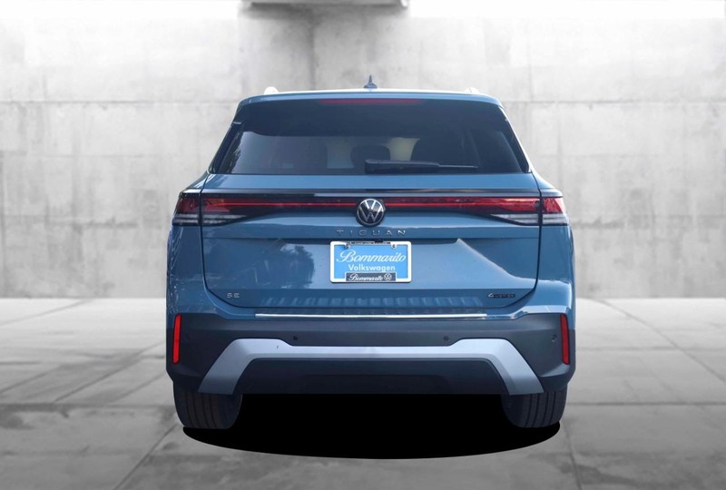 Volkswagen Tiguan Vehicle Full-screen Gallery Image 6