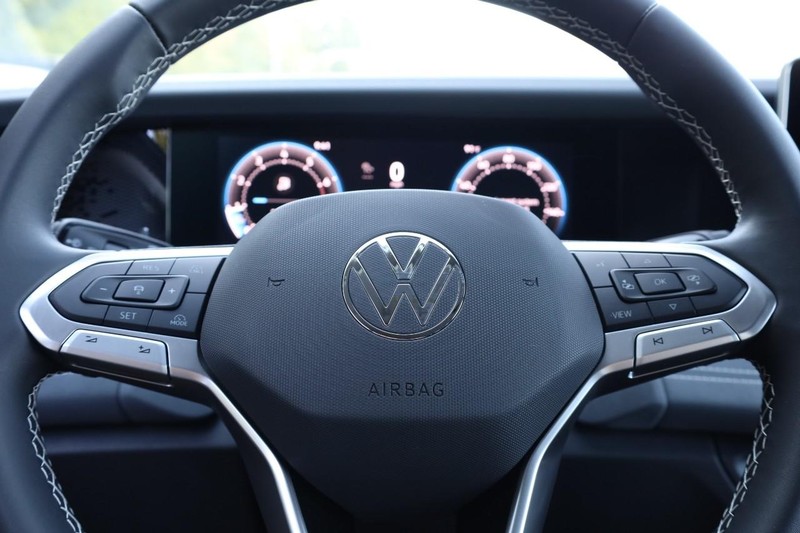 Volkswagen Tiguan Vehicle Full-screen Gallery Image 9