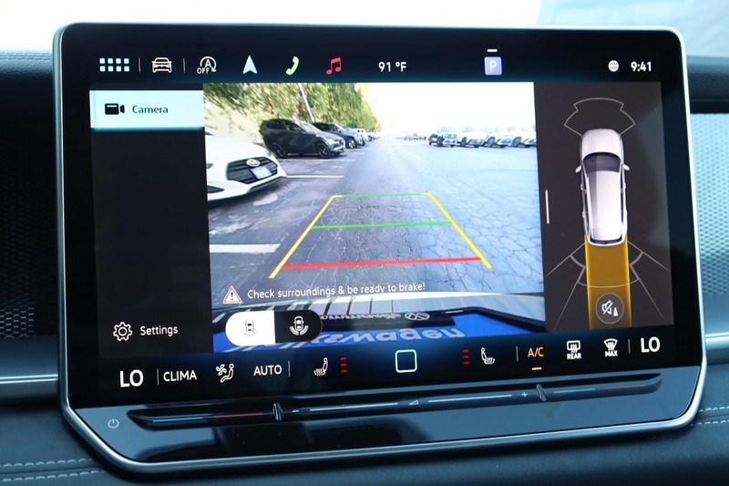 Volkswagen Tiguan Vehicle Full-screen Gallery Image 12