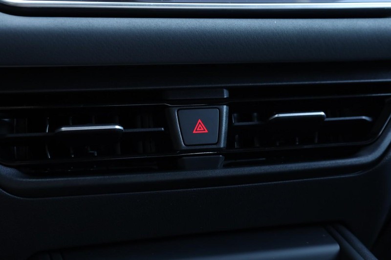 Volkswagen Tiguan Vehicle Full-screen Gallery Image 13