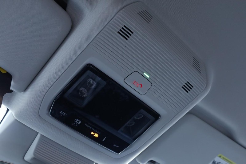 Volkswagen Tiguan Vehicle Full-screen Gallery Image 16