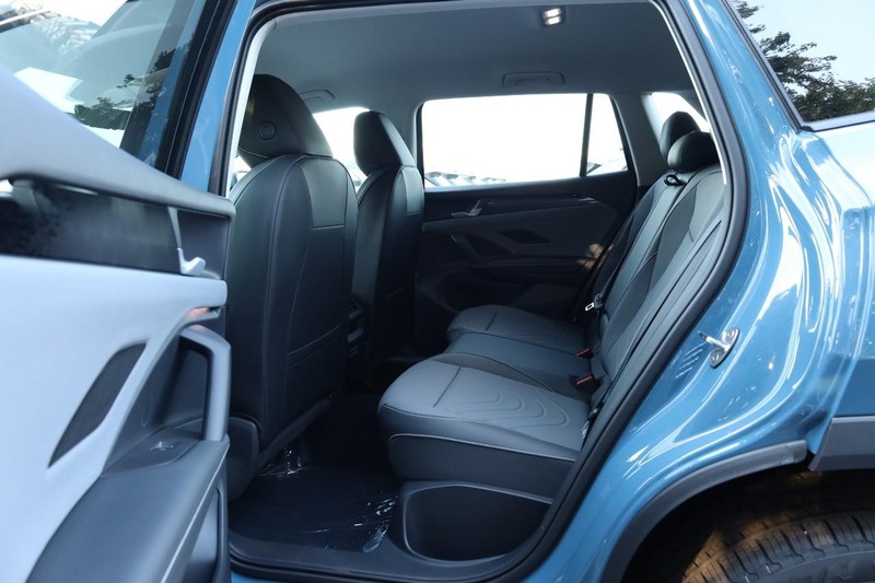 Volkswagen Tiguan Vehicle Full-screen Gallery Image 18