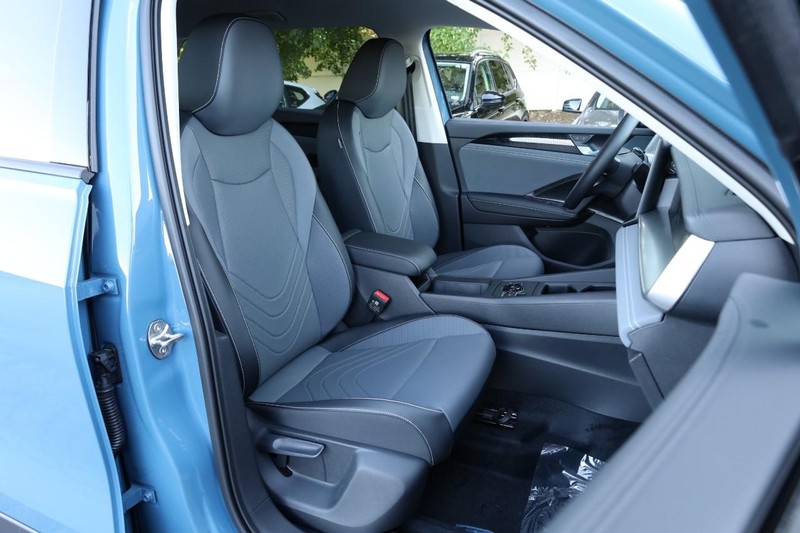 Volkswagen Tiguan Vehicle Full-screen Gallery Image 22