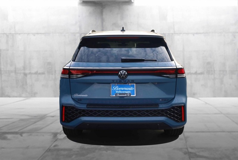 Volkswagen Tiguan Vehicle Full-screen Gallery Image 6