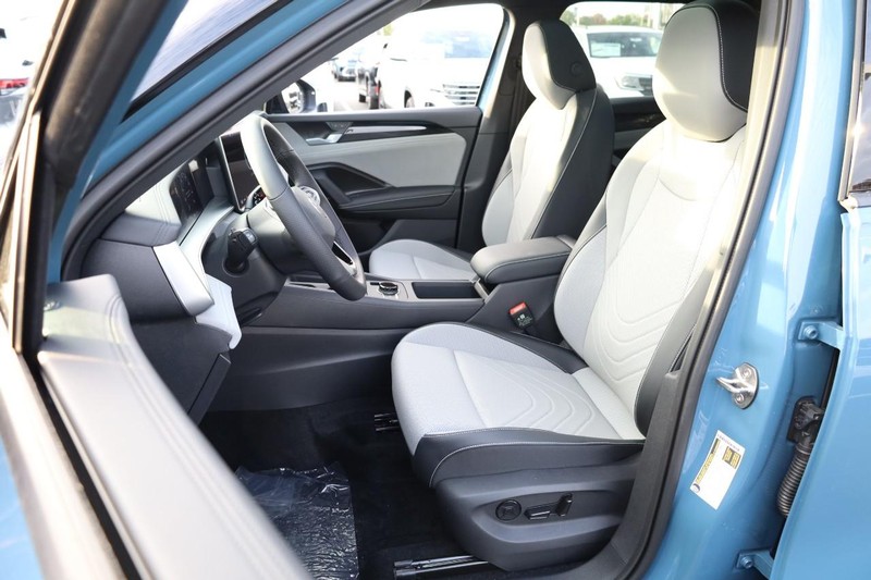 Volkswagen Tiguan Vehicle Full-screen Gallery Image 8