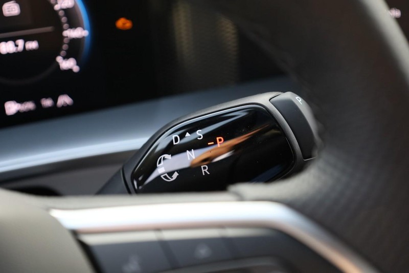 Volkswagen Tiguan Vehicle Full-screen Gallery Image 16