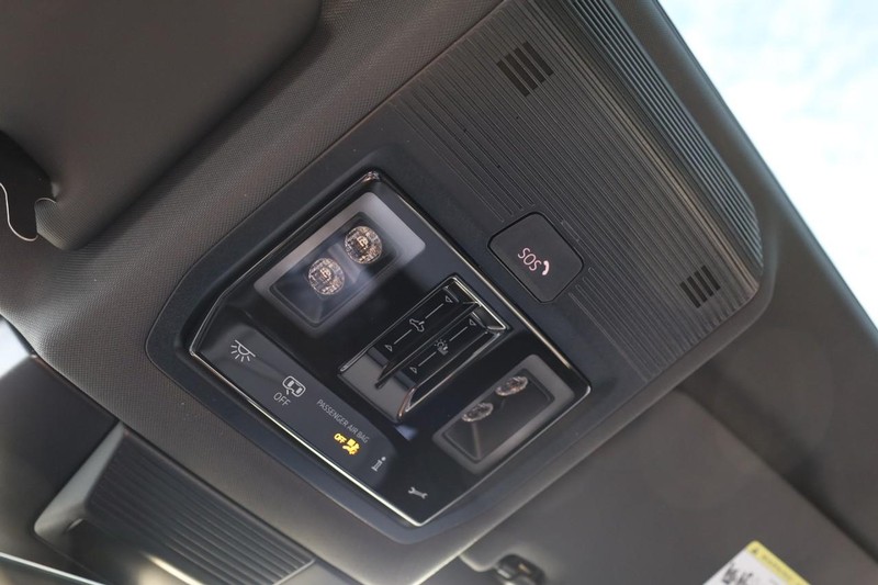 Volkswagen Tiguan Vehicle Full-screen Gallery Image 18