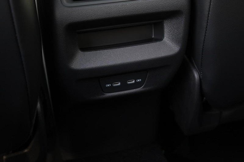 Volkswagen Tiguan Vehicle Full-screen Gallery Image 22