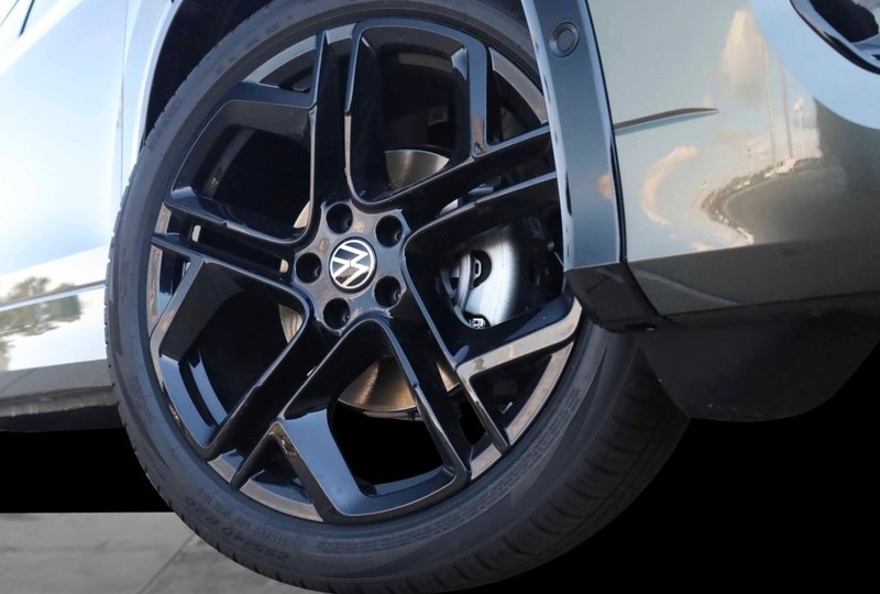 Volkswagen Tiguan Vehicle Image 03