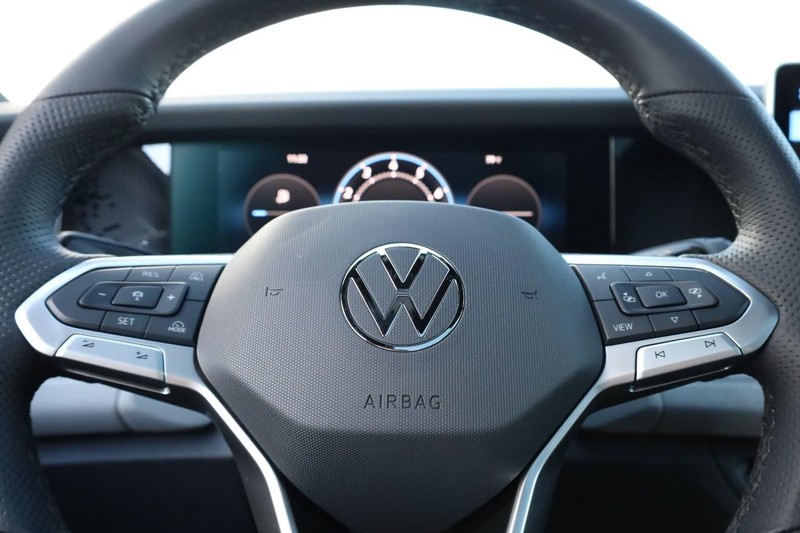 Volkswagen Tiguan Vehicle Image 11