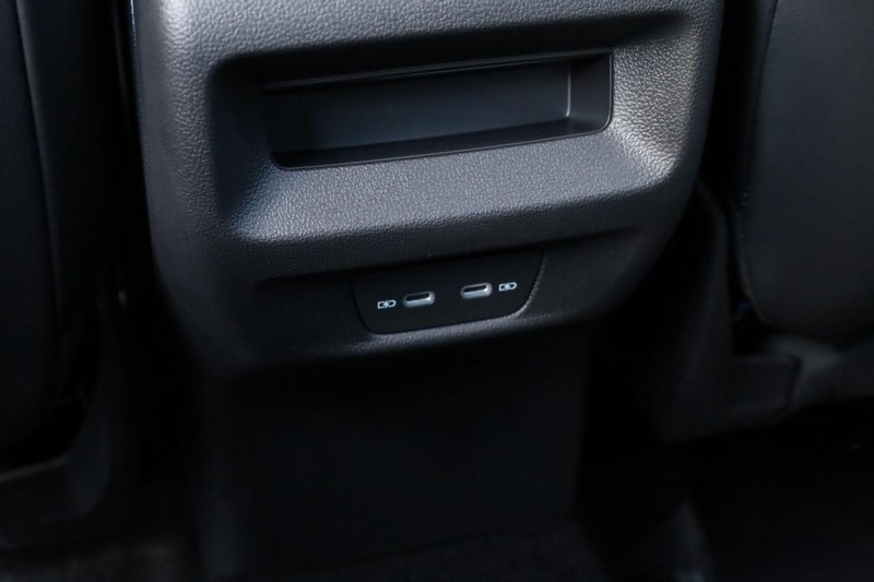 Volkswagen Tiguan Vehicle Image 21