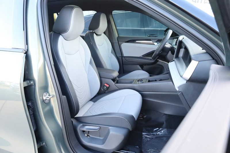Volkswagen Tiguan Vehicle Image 24