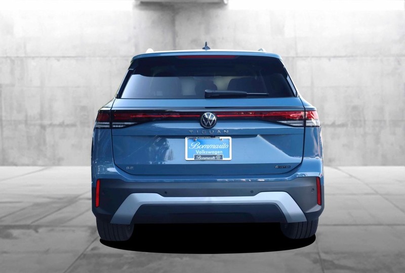 Volkswagen Tiguan Vehicle Full-screen Gallery Image 6