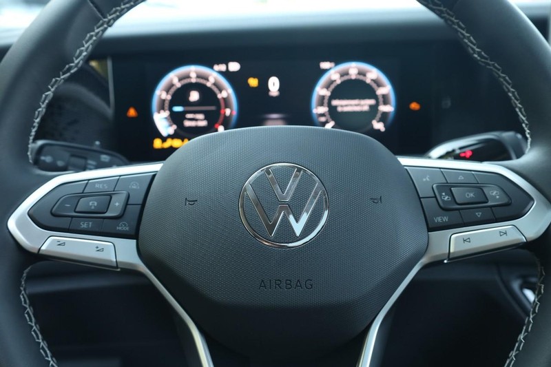 Volkswagen Tiguan Vehicle Full-screen Gallery Image 11