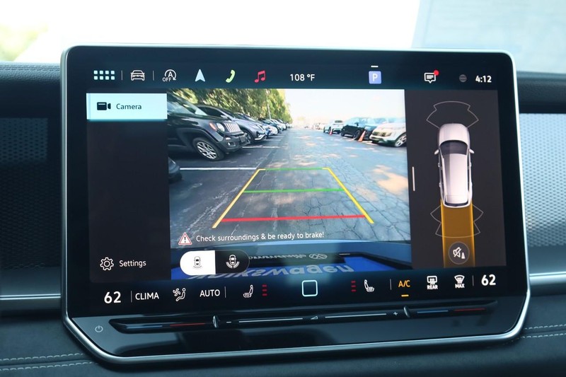 Volkswagen Tiguan Vehicle Full-screen Gallery Image 14