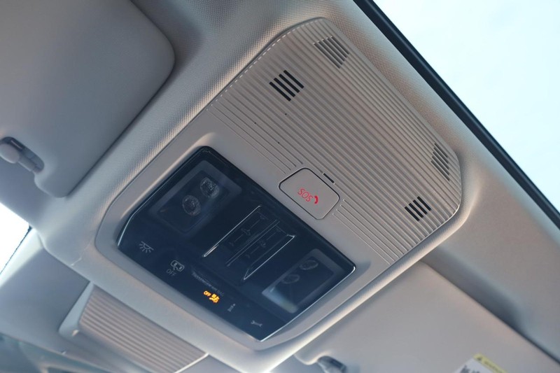 Volkswagen Tiguan Vehicle Full-screen Gallery Image 18