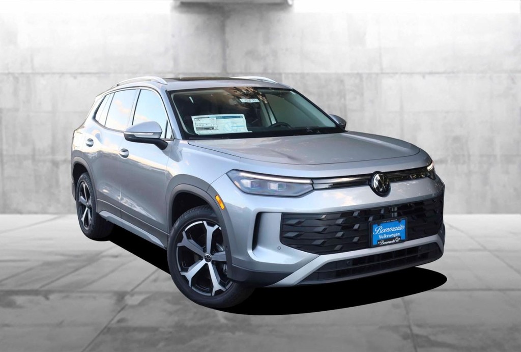 Volkswagen Tiguan Vehicle Full-screen Gallery Image 2