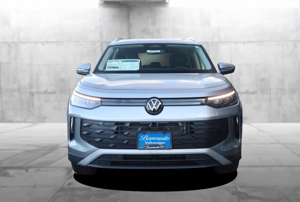 Volkswagen Tiguan Vehicle Full-screen Gallery Image 4