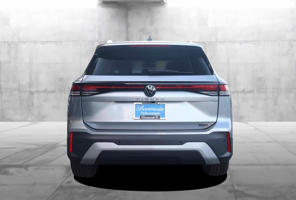 Volkswagen Tiguan Vehicle Full-screen Gallery Image 6