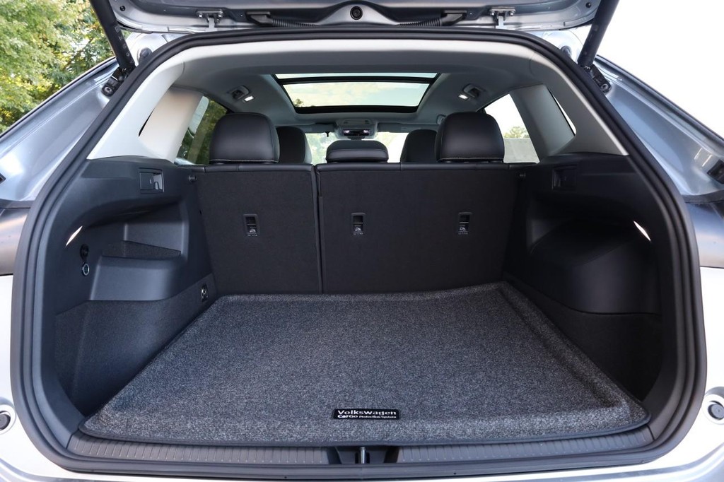 Volkswagen Tiguan Vehicle Full-screen Gallery Image 7