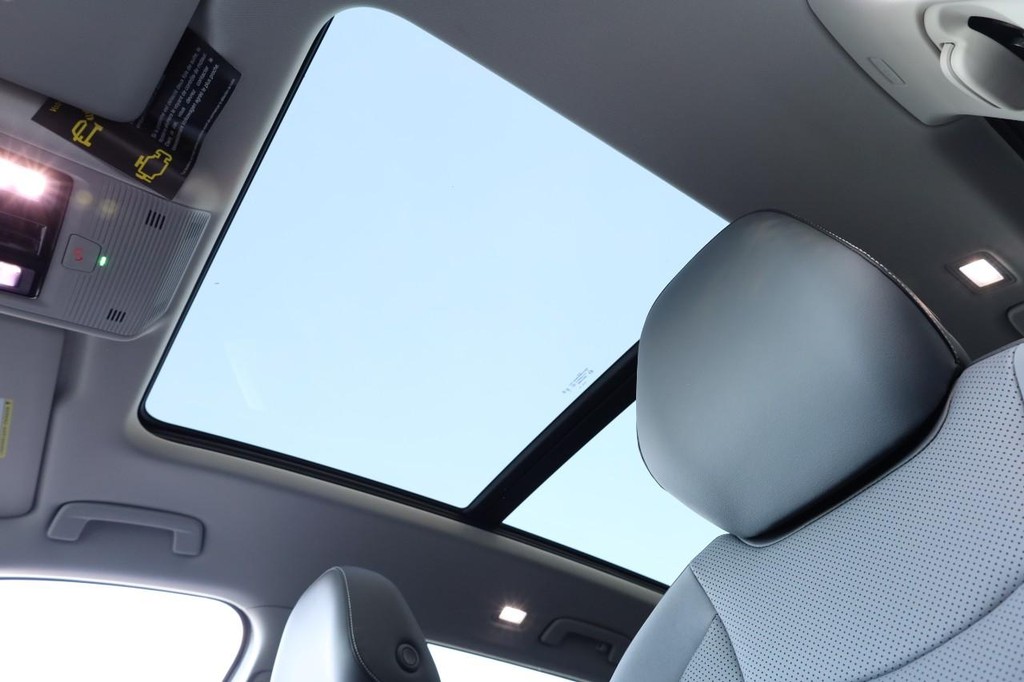 Volkswagen Tiguan Vehicle Full-screen Gallery Image 9