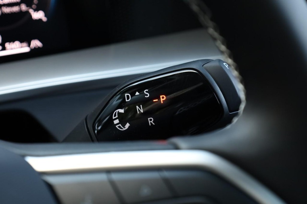 Volkswagen Tiguan Vehicle Full-screen Gallery Image 16