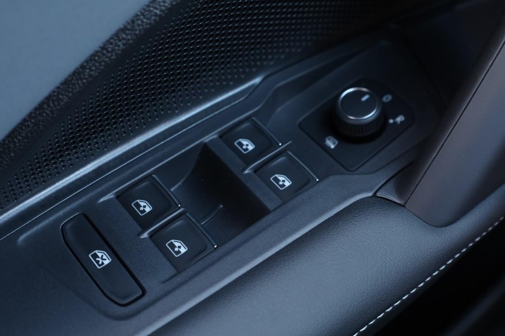 Volkswagen Tiguan Vehicle Full-screen Gallery Image 19