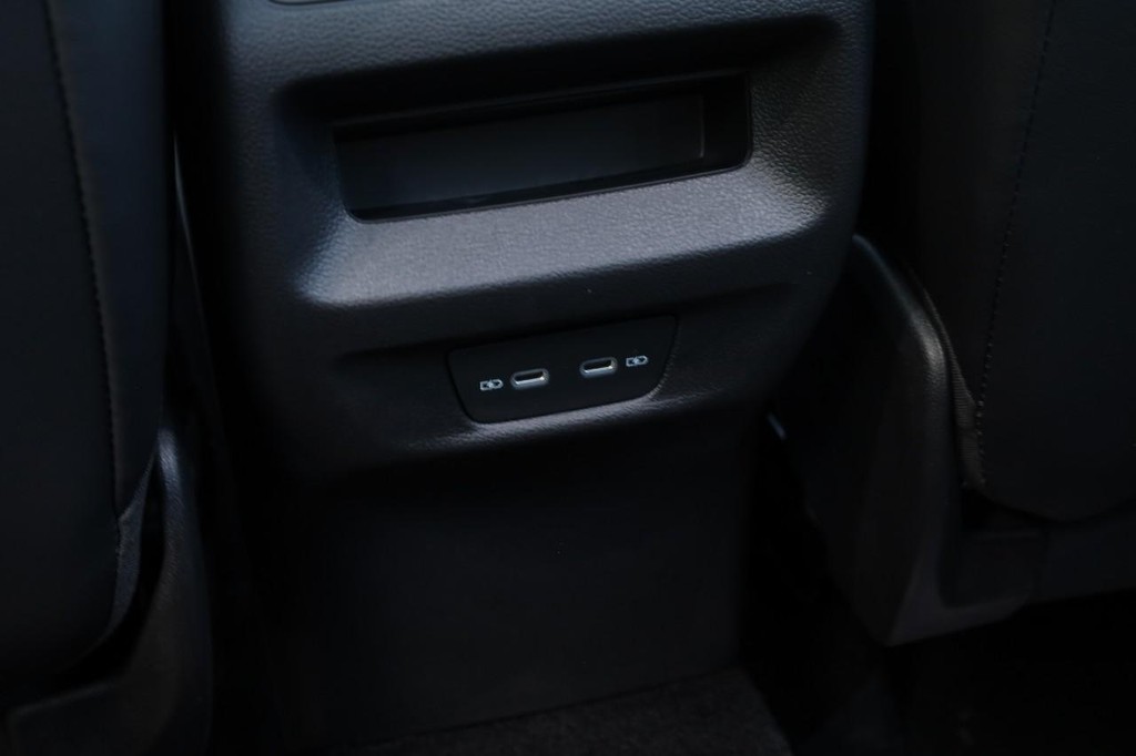 Volkswagen Tiguan Vehicle Full-screen Gallery Image 22