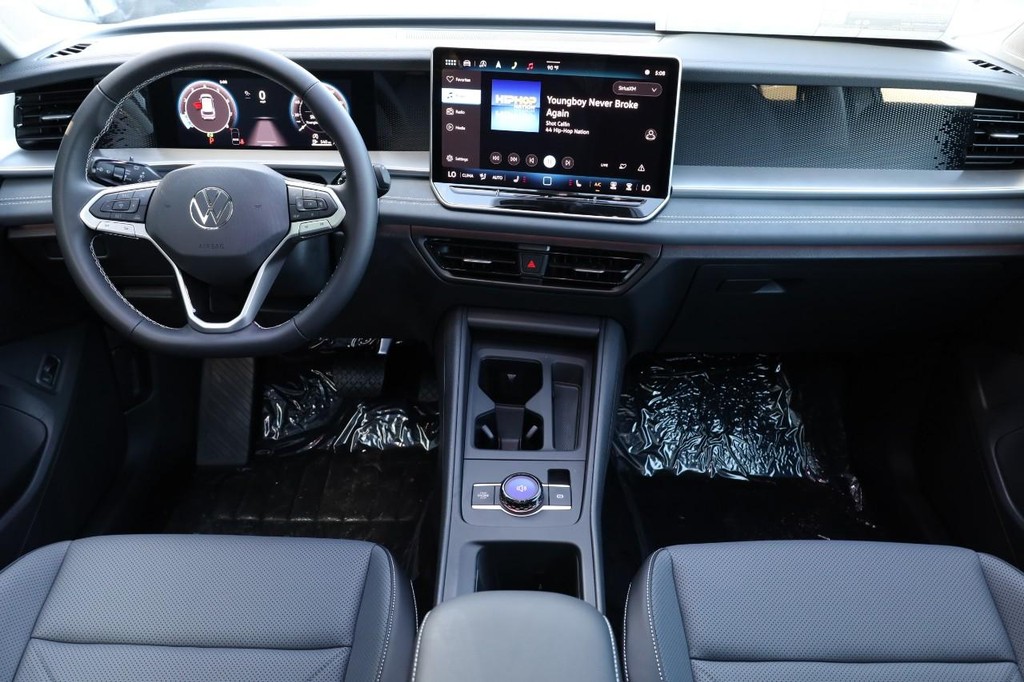 Volkswagen Tiguan Vehicle Full-screen Gallery Image 23