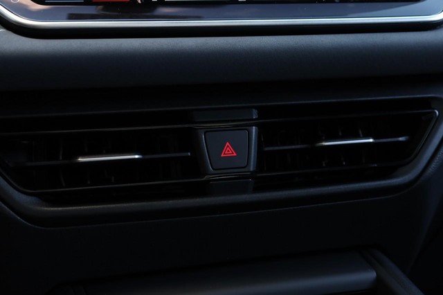 Volkswagen Tiguan Vehicle Image 15