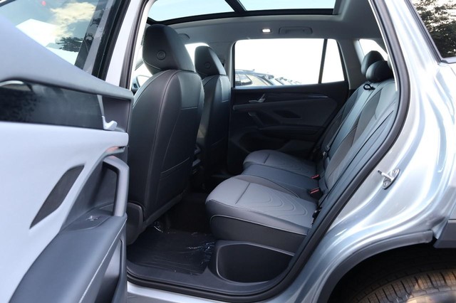 Volkswagen Tiguan Vehicle Image 21