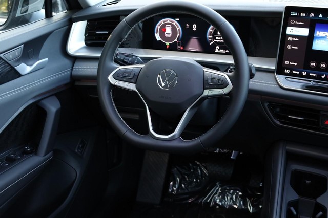 Volkswagen Tiguan Vehicle Image 24