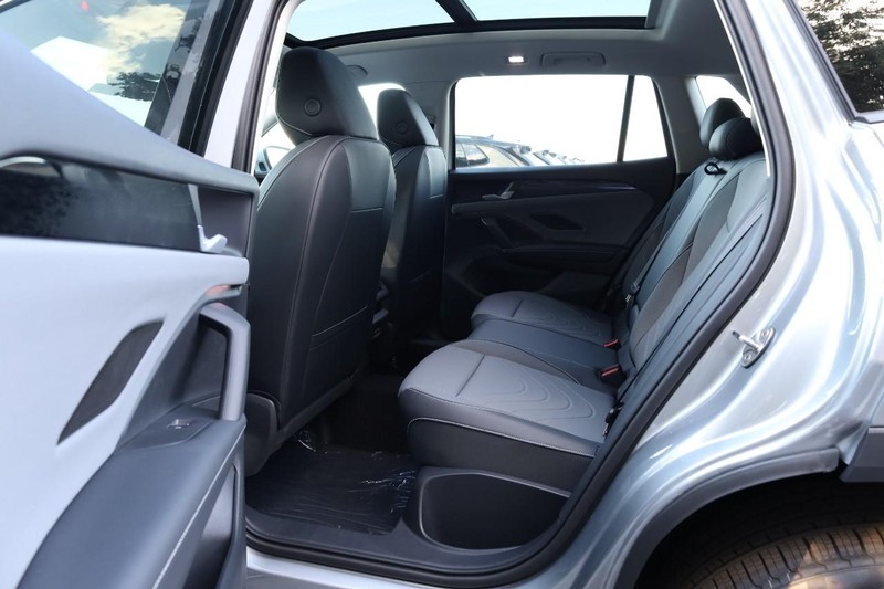 Volkswagen Tiguan Vehicle Image 21