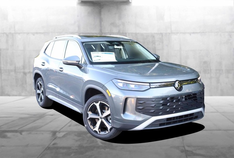 Volkswagen Tiguan Vehicle Full-screen Gallery Image 2