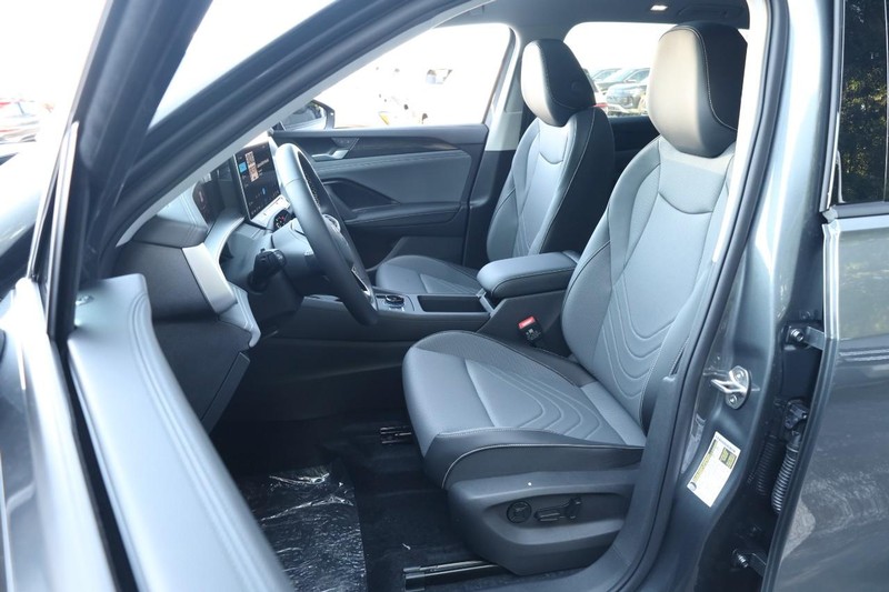 Volkswagen Tiguan Vehicle Full-screen Gallery Image 7