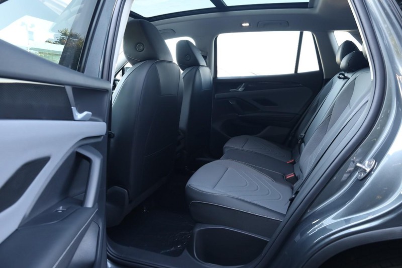 Volkswagen Tiguan Vehicle Full-screen Gallery Image 20