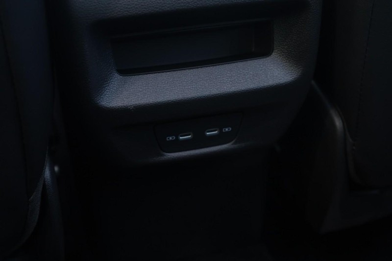 Volkswagen Tiguan Vehicle Full-screen Gallery Image 21