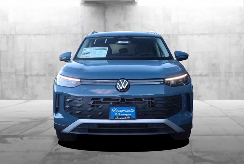 Volkswagen Tiguan Vehicle Full-screen Gallery Image 4