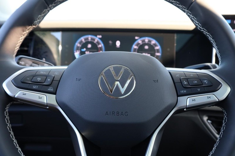 Volkswagen Tiguan Vehicle Full-screen Gallery Image 11